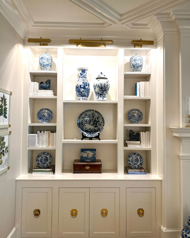 classic raleigh home with traditional blue and white ginger jay display