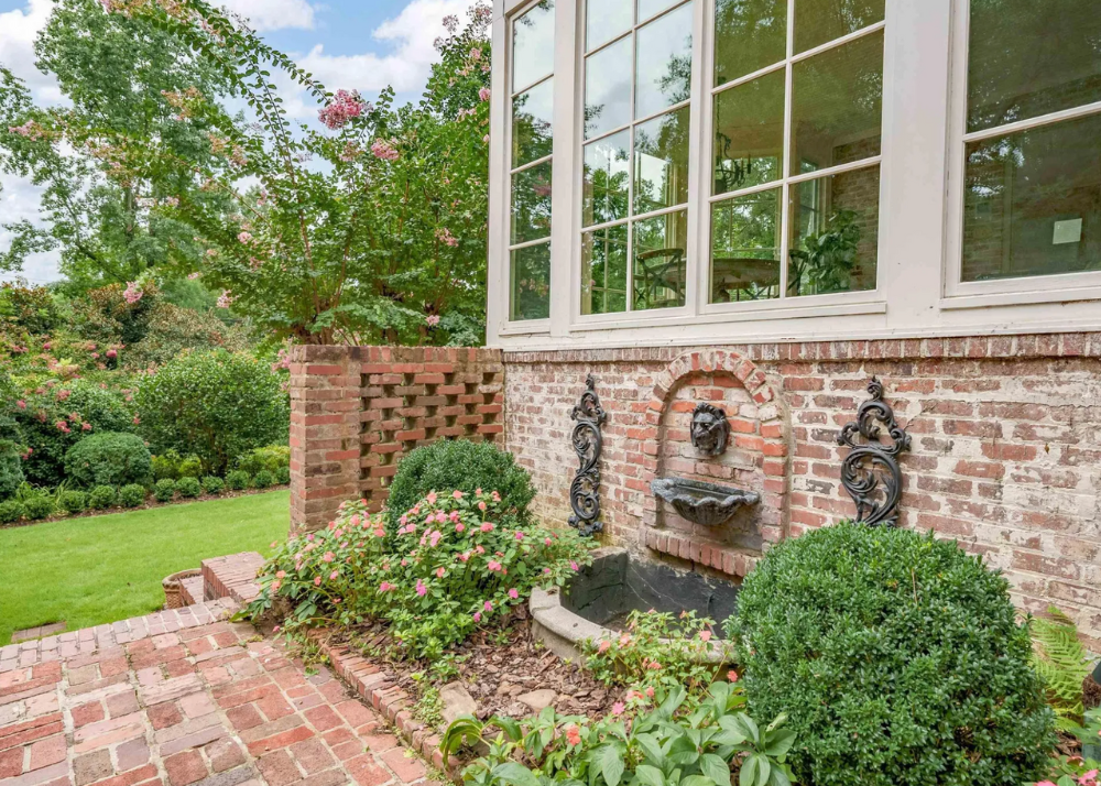 3827 Forest Glen Dr, Mountain Brook, AL 35213