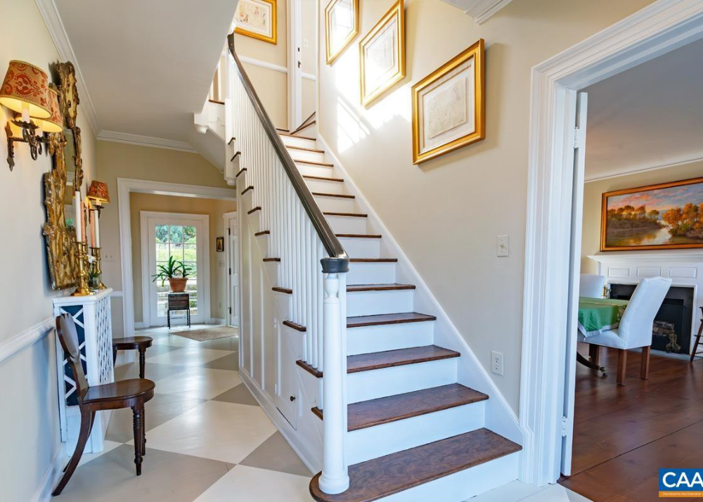 610 Ivy Ln, Charlottesville, VA 22901